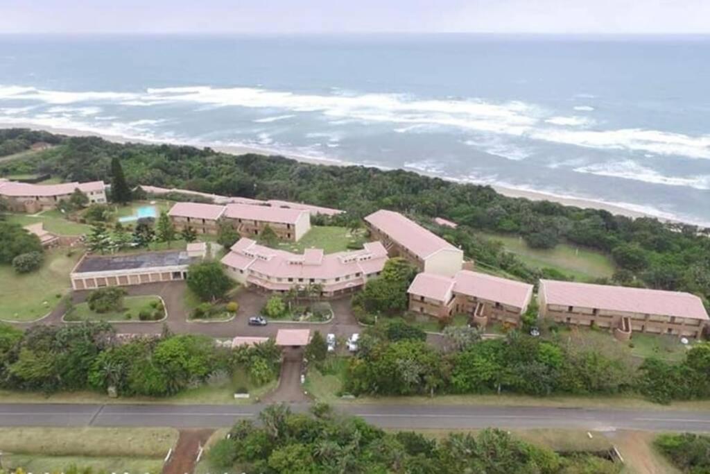 Direct Access To The Beach Port Edward Exterior photo
